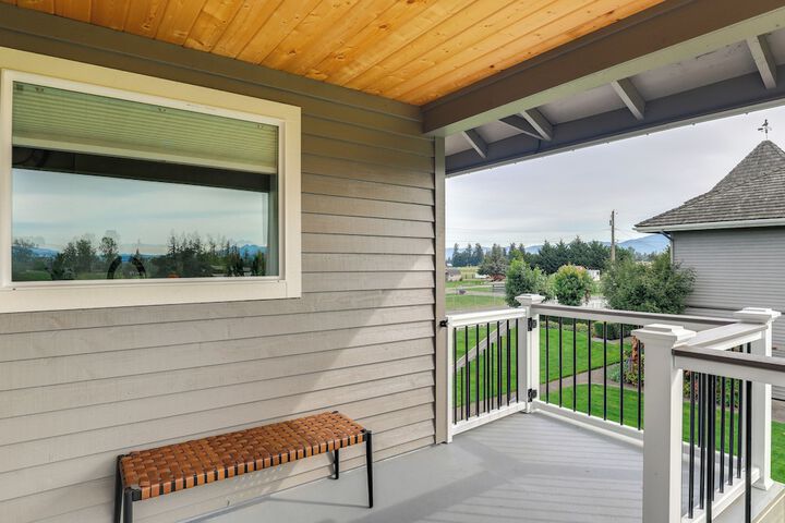 Idyllic Enumclaw Studio w / Mount Rainier Views