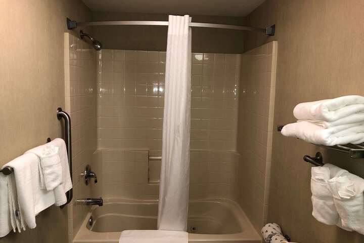 Suite 22 of 33