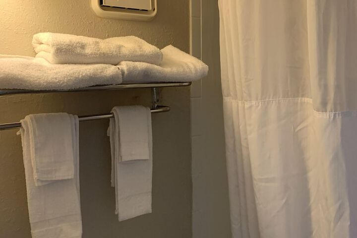 Room 52 of 65