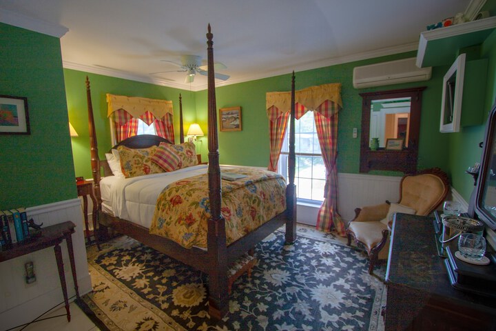 Room 73 of 200