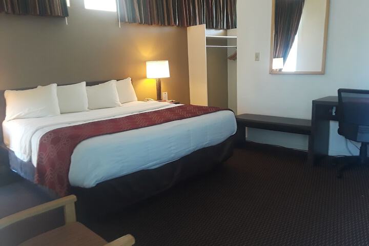 Room 17 of 33
