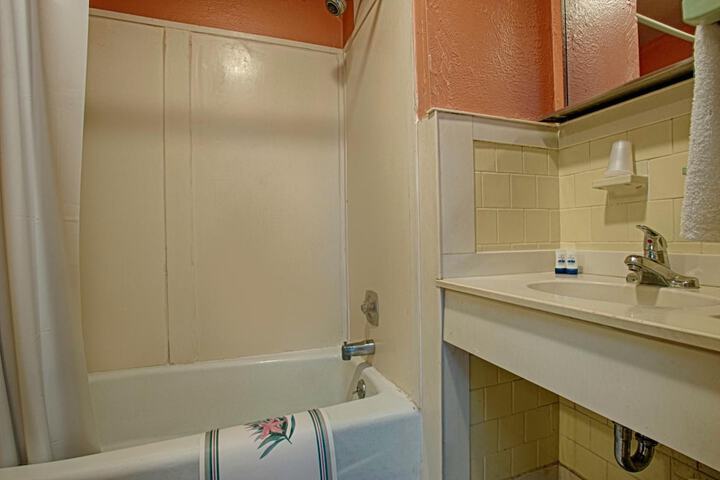Room 9 of 23
