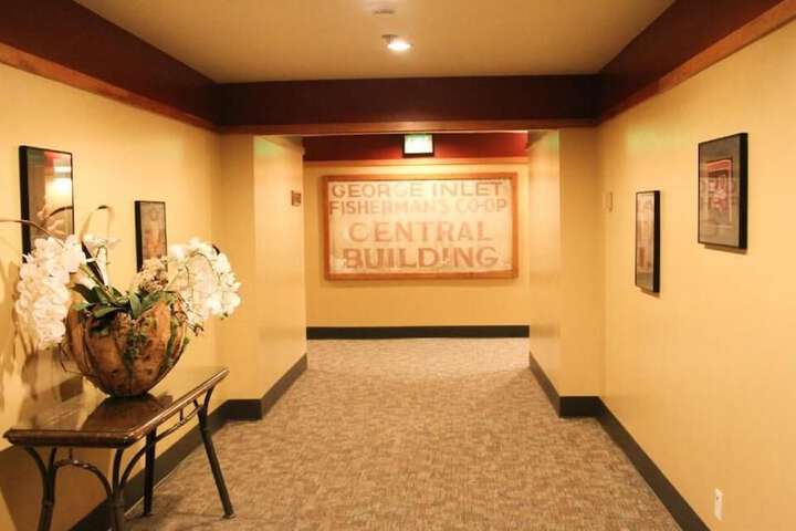 Ballroom/Hall 36 of 44