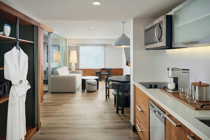 Ômage Hotel Montreal Laval, a Tribute Portfolio Hotel