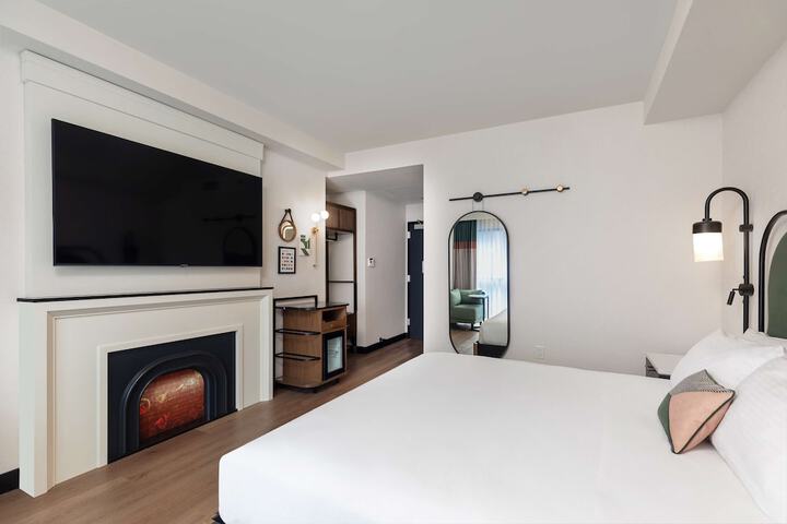 Room 22 of 34
