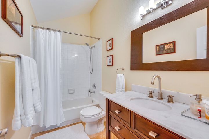 13 Mi to Dtwn Denver: Arvada Townhome w / Deck