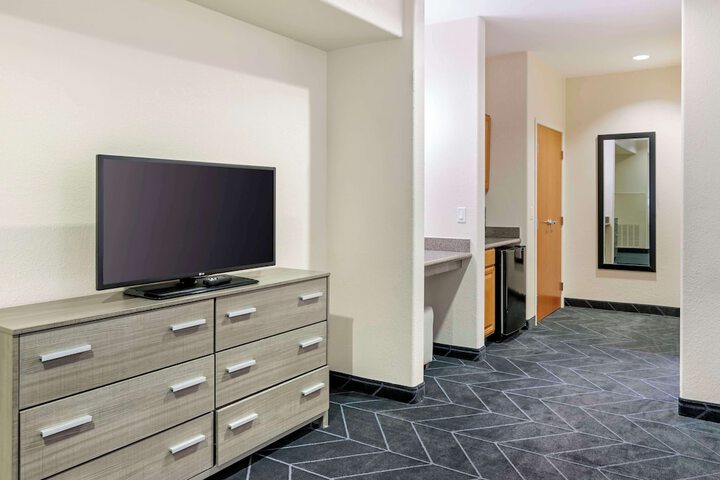 Room 10 of 35