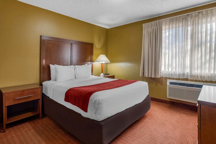 Room 25 of 40