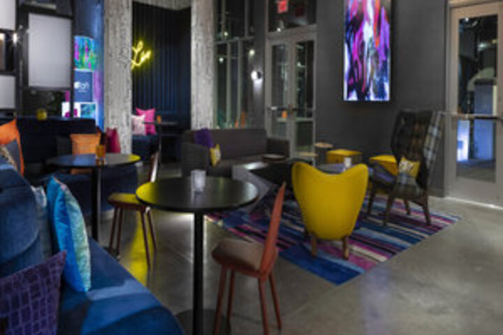 Lounge 391 of 462