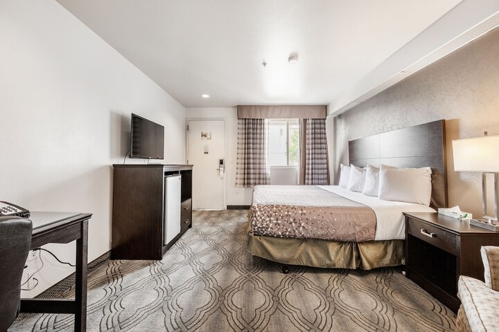 Room 14 of 22