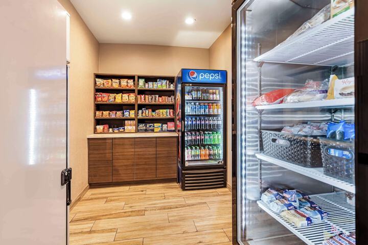 Best Western Plus Bourbonnais Hotel & Suites