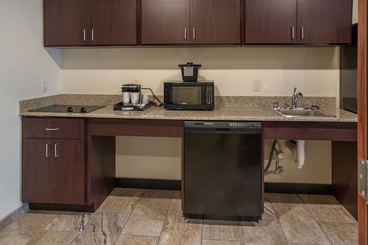 Cobblestone Inn & Suites at UW Stout Downtown Menomonie
