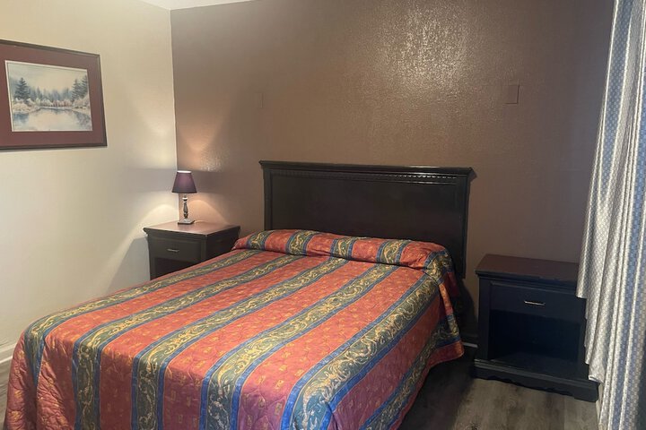 Room 6 of 12