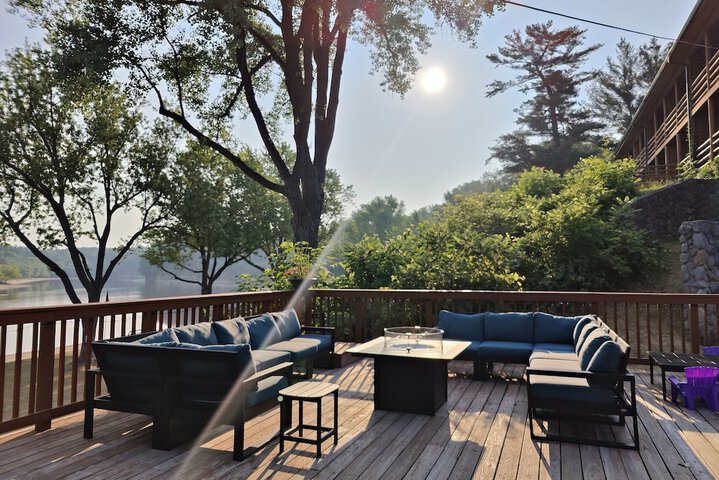 Sundeck 318 of 374