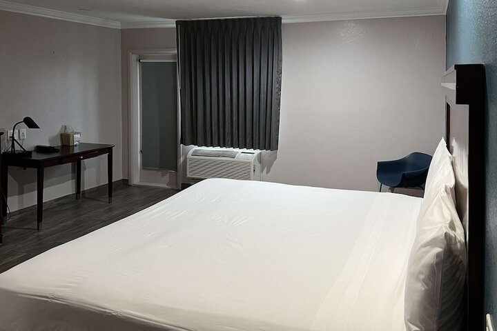 Room 16 of 25
