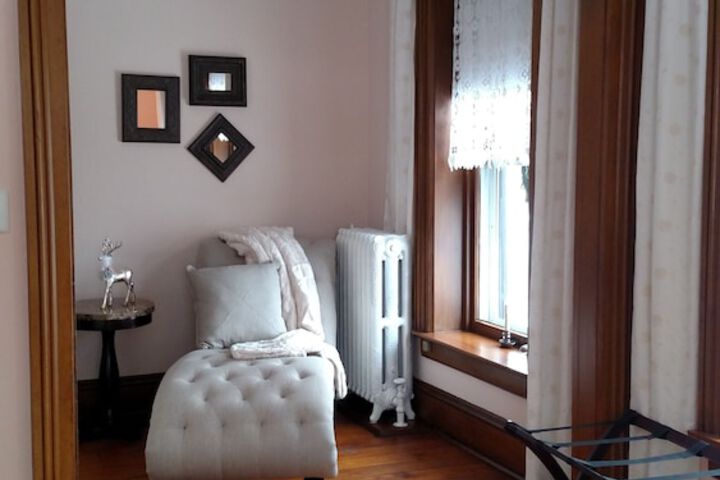 Room 10 of 32