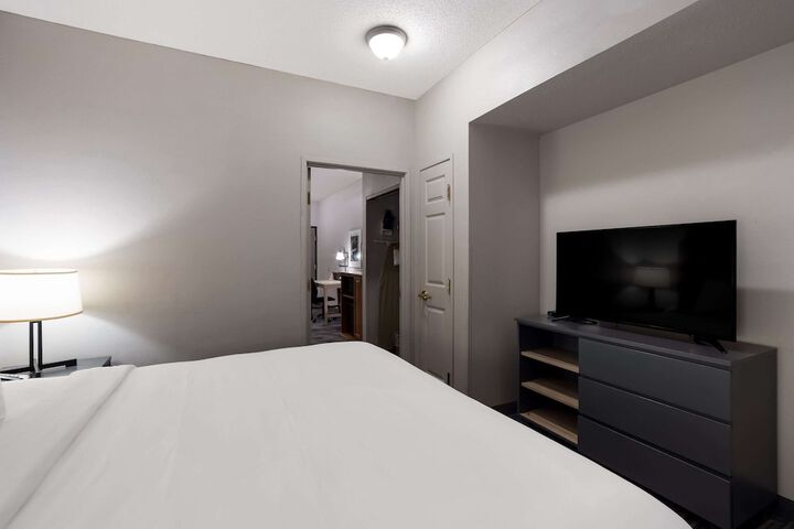 Room 32 of 48
