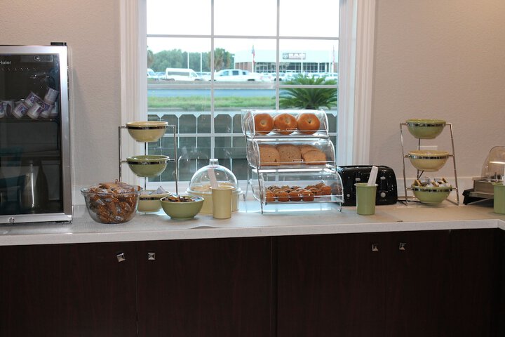 Breakfast/Coffee Service 106 of 120