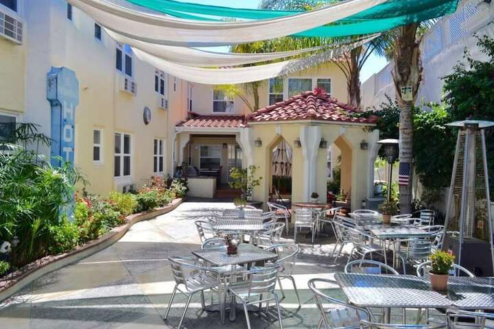 El Primero Hotel