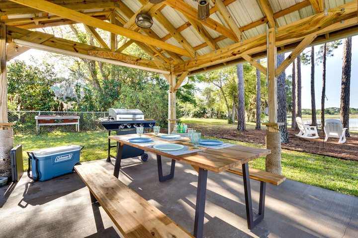 Lakefront Tavares Home w / Deck Patio & Dock!