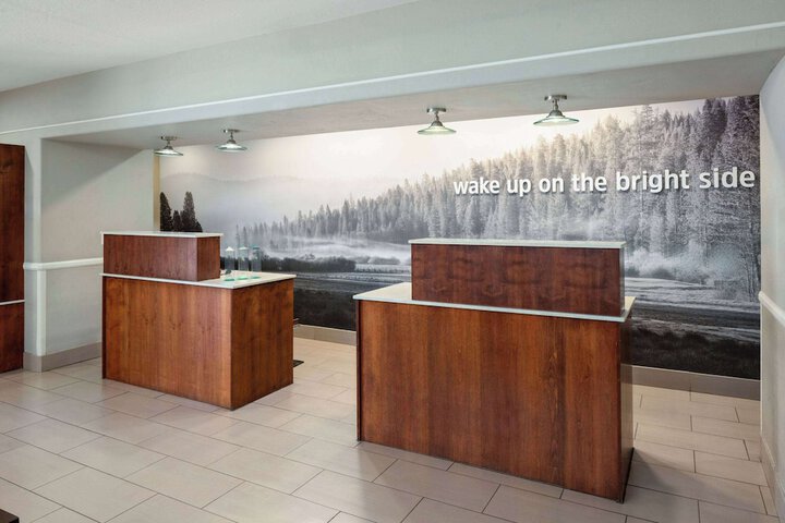 La Quinta Inn & Suites by Wyndham Bakersfield North