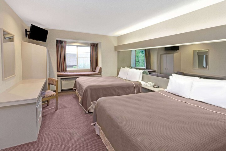 Red Lion Inn & Suites Elk Grove Village