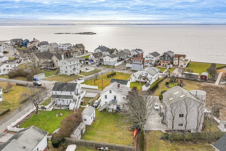 Westbrook Home w / Ocean Views - Walk to Beach