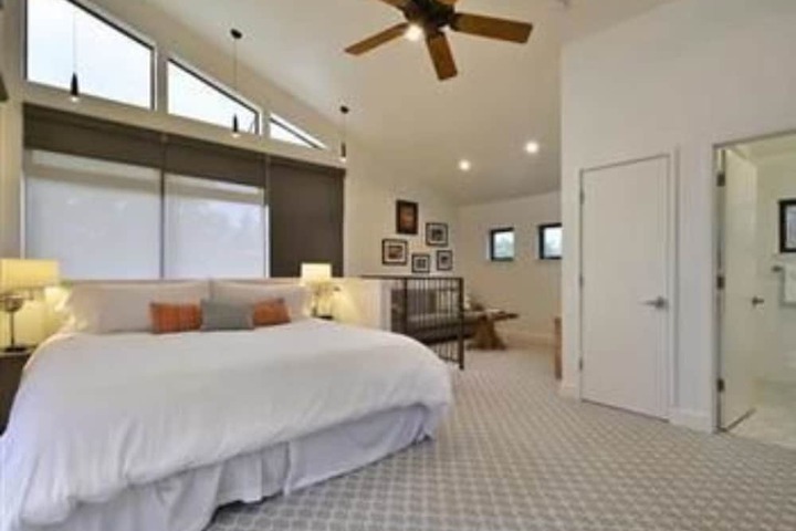 Room 205 of 353