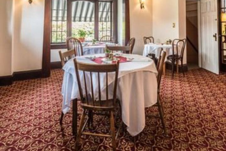Oak Bay Guest House Bed & Breakfast