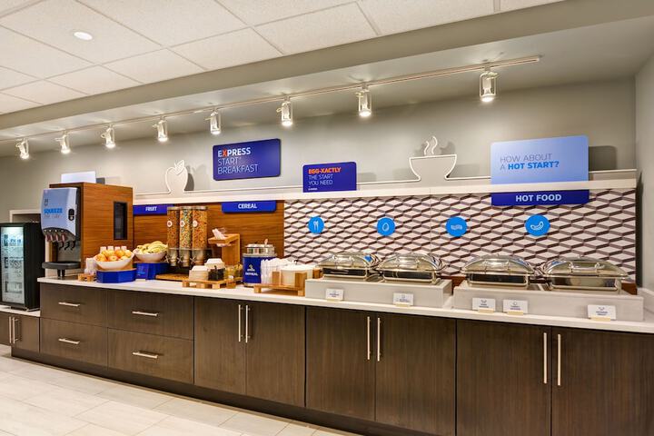 Holiday Inn Express & Suites New Berlin by IHG