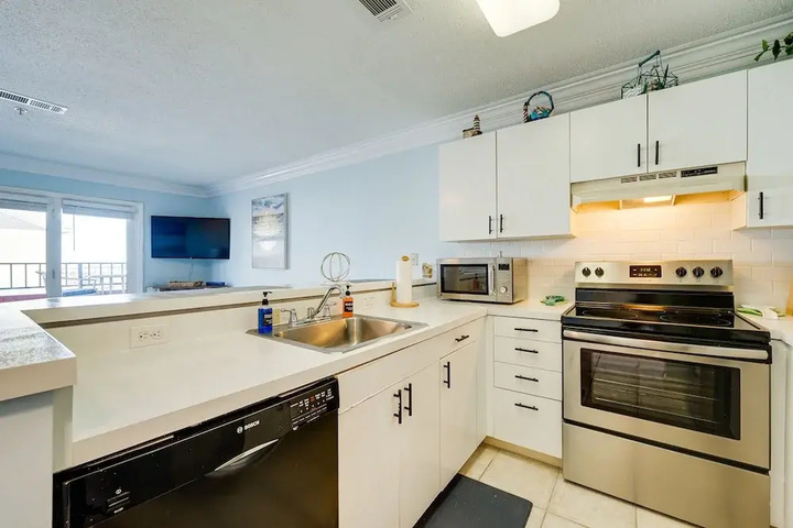 Sunrise Oceanview Escape & Pool in N Topsail Beach