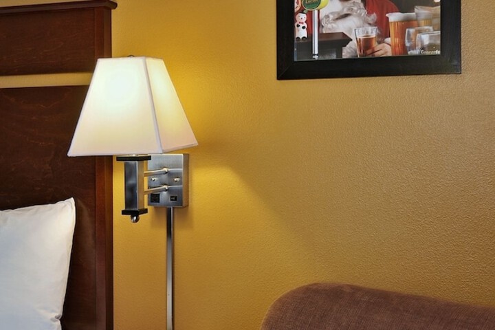 Room 16 of 28