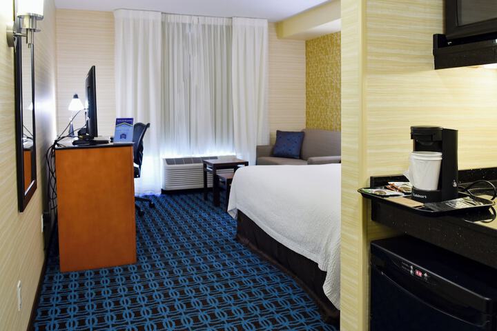 Fairfield Inn & Suites Hartford Airport