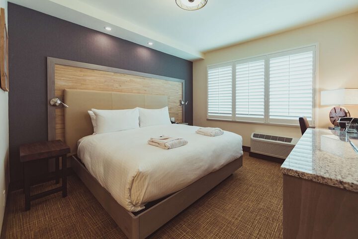 Room 44 of 215