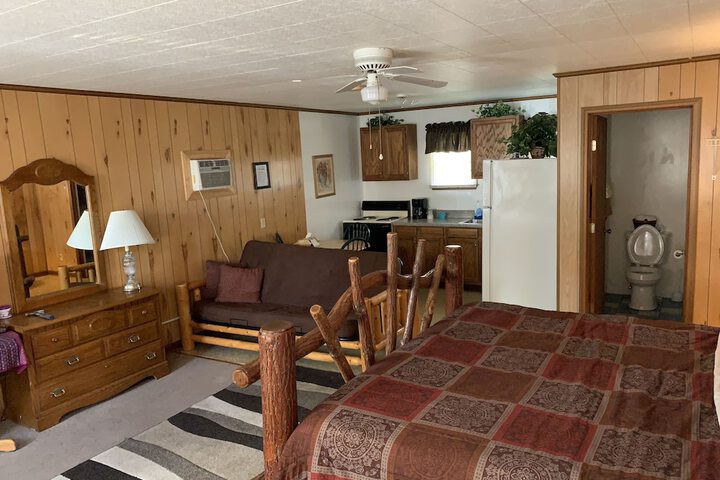 Phillips Historic Motel & Cottages