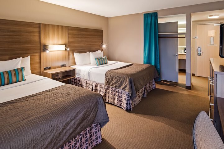 Executive Inn & Suites Embarcadero Cove