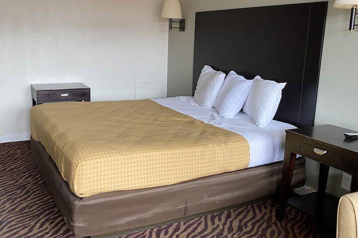 Room 30 of 37