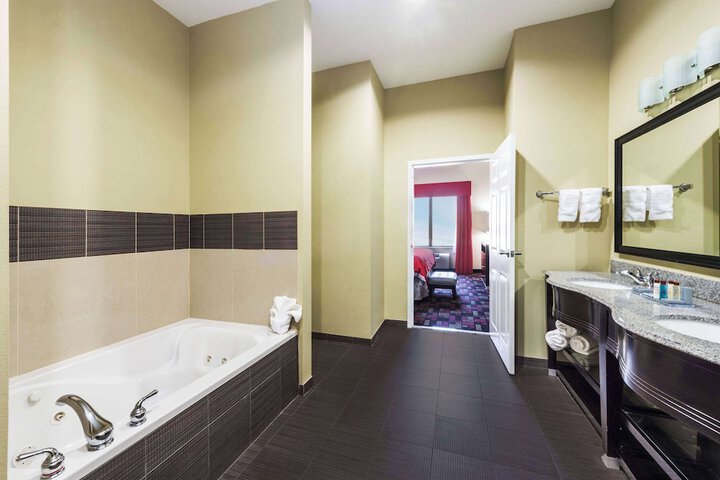 Wingate by Wyndham Lake Charles Casino Area