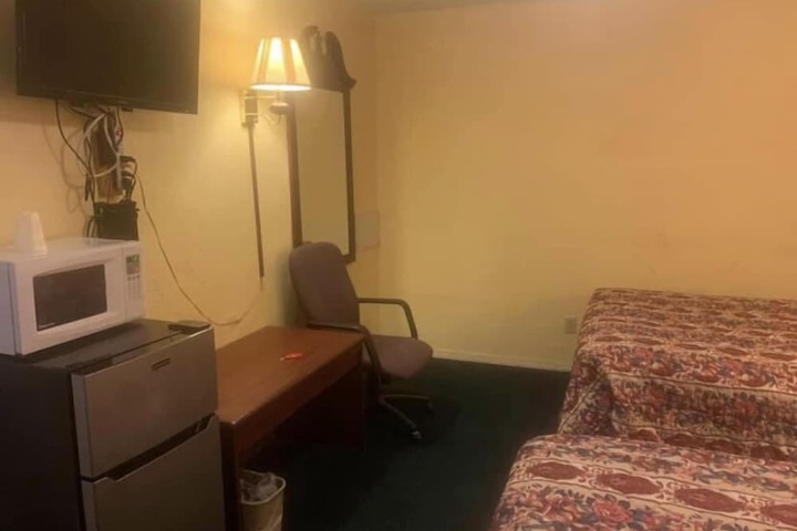 Economy INN poteau