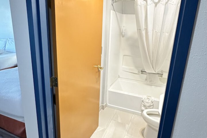 Room 6 of 35