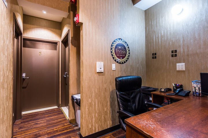 Room 29 of 34