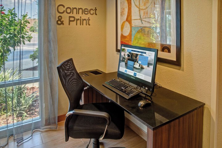 Business Center 28 of 28