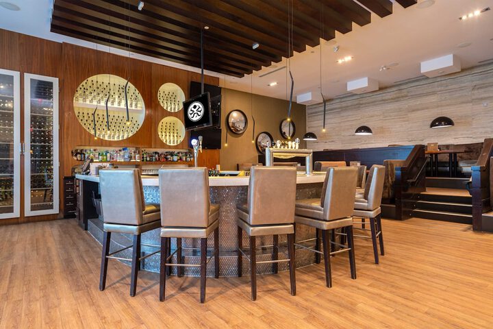 Lounge 54 of 60