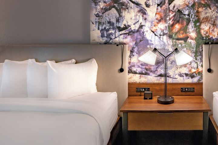 Room 13 of 32