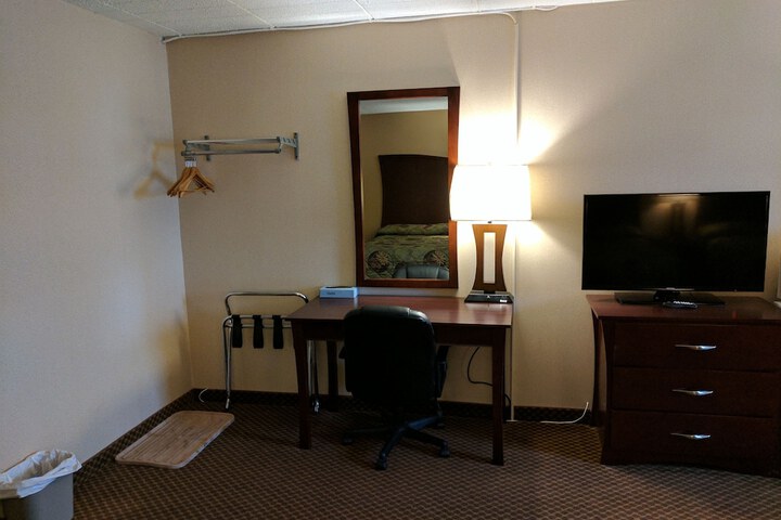 Room 15 of 36