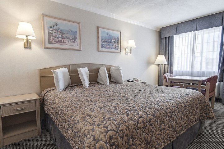 Room 21 of 28