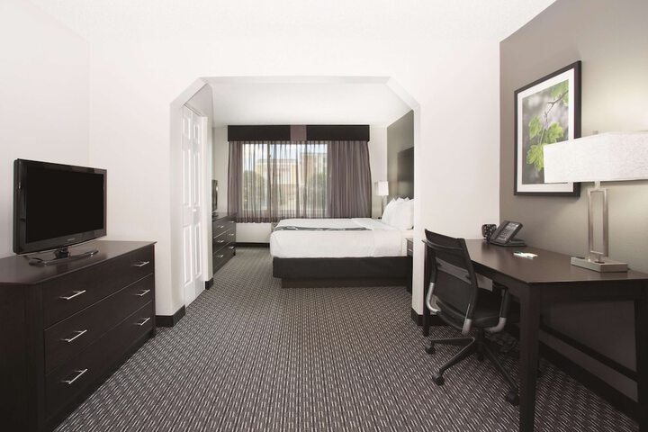Room 12 of 40