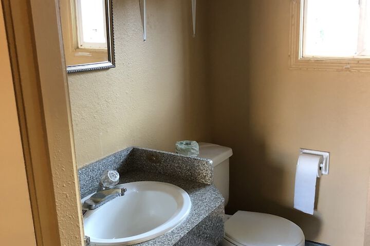 Room 7 of 9