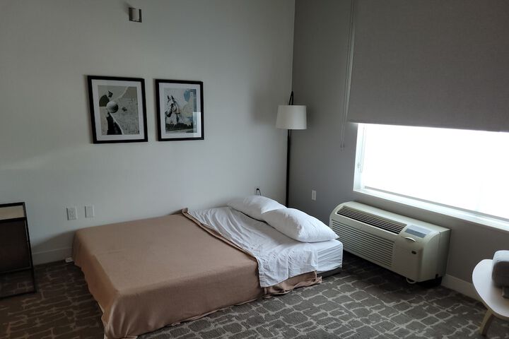Room 13 of 33