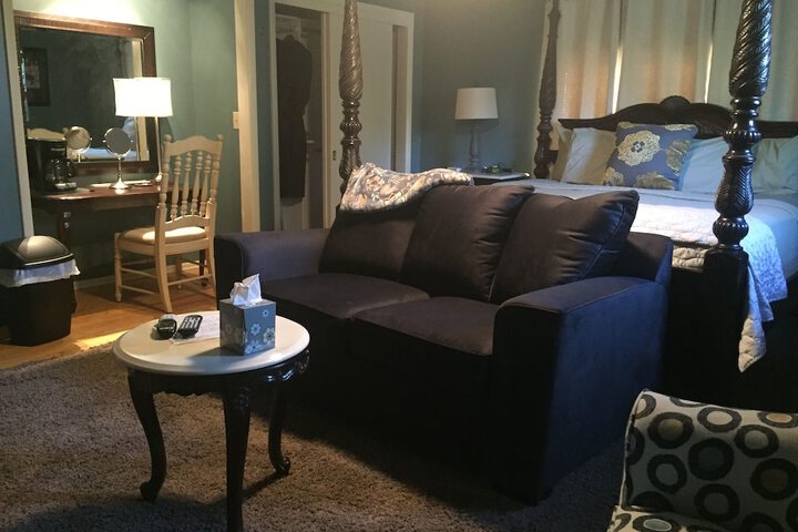 Room 5 of 6